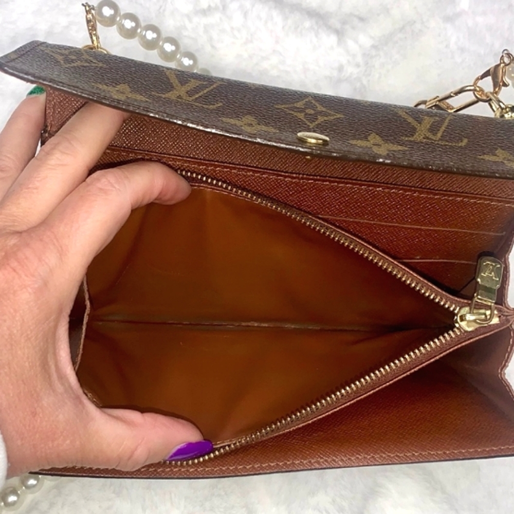🌺 Louis Vuitton Long Portefeuille Sarah Wallet on Chain Pre-owned WOC - Picture 9 of 16